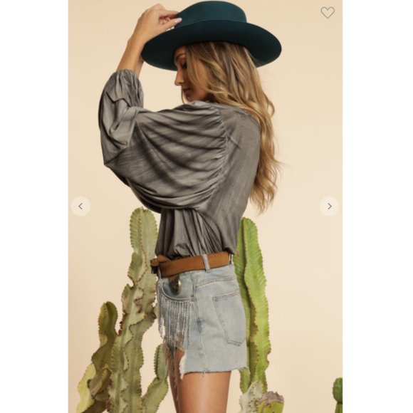 ⭐️ CLEARANCE ⭐️ FINAL PRICE DROP Balloon Sleeve Top - Picture 3 of 8